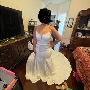 Elegant Ivory Wedding Gown with Train